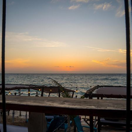 Nena Beach Club & Hotel Pendales Exterior photo