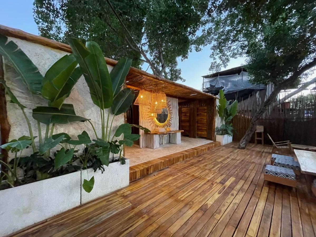 Nena Beach Club & Hotel Pendales Exterior photo