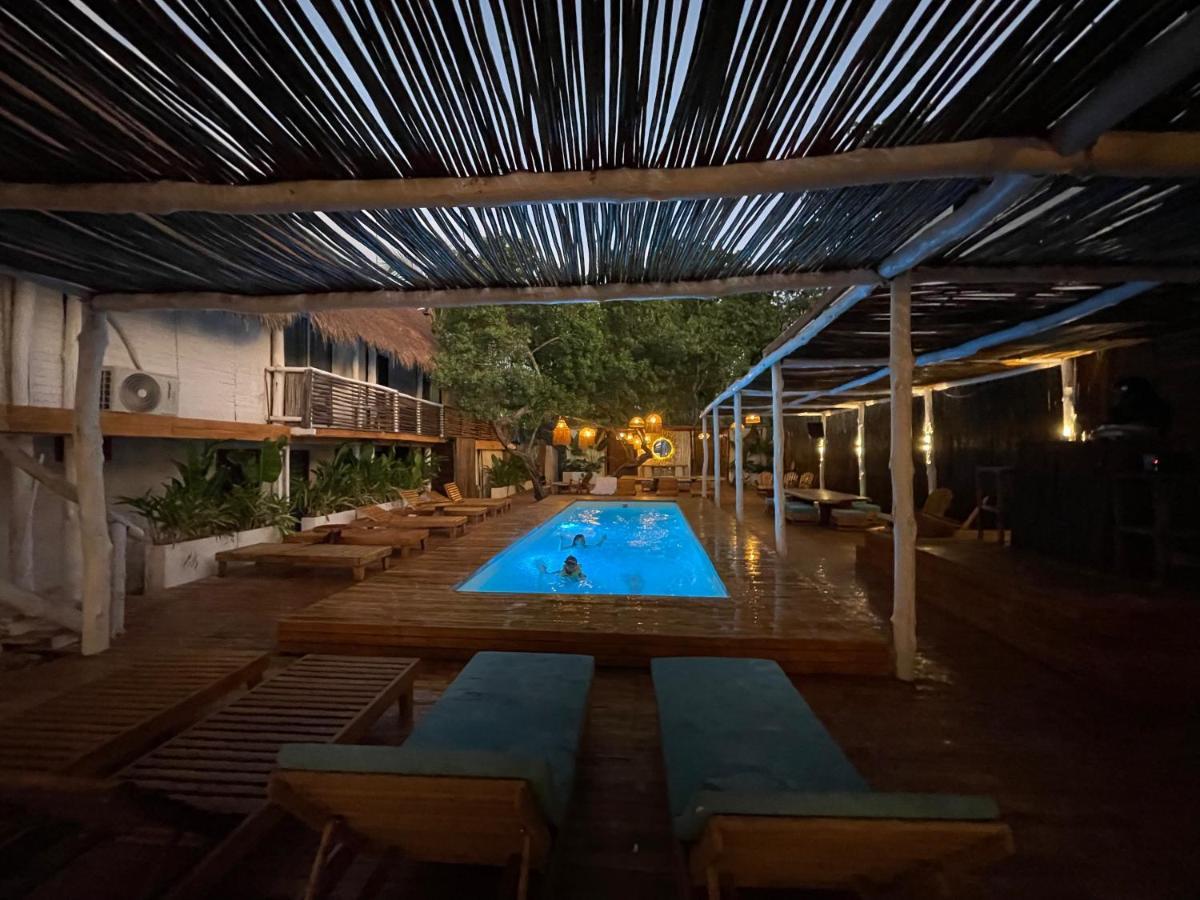 Nena Beach Club & Hotel Pendales Exterior photo