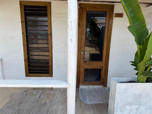 Nena Beach Club & Hotel Pendales Exterior photo