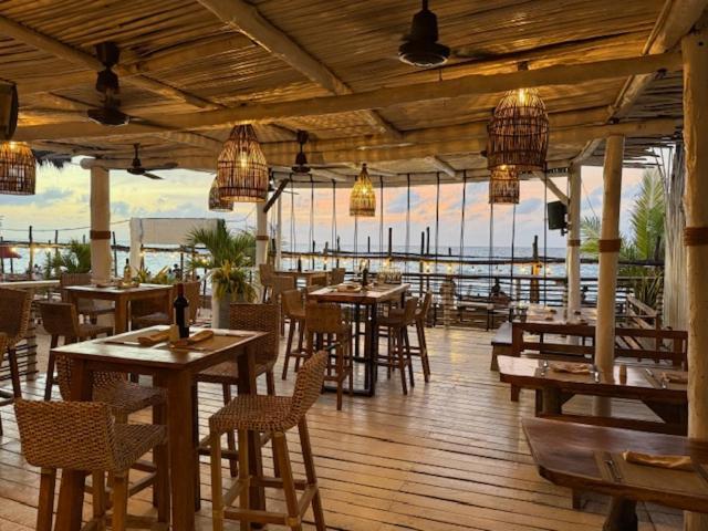 Nena Beach Club & Hotel Pendales Exterior photo