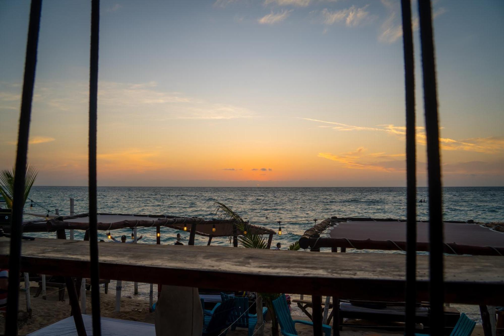 Nena Beach Club & Hotel Pendales Exterior photo