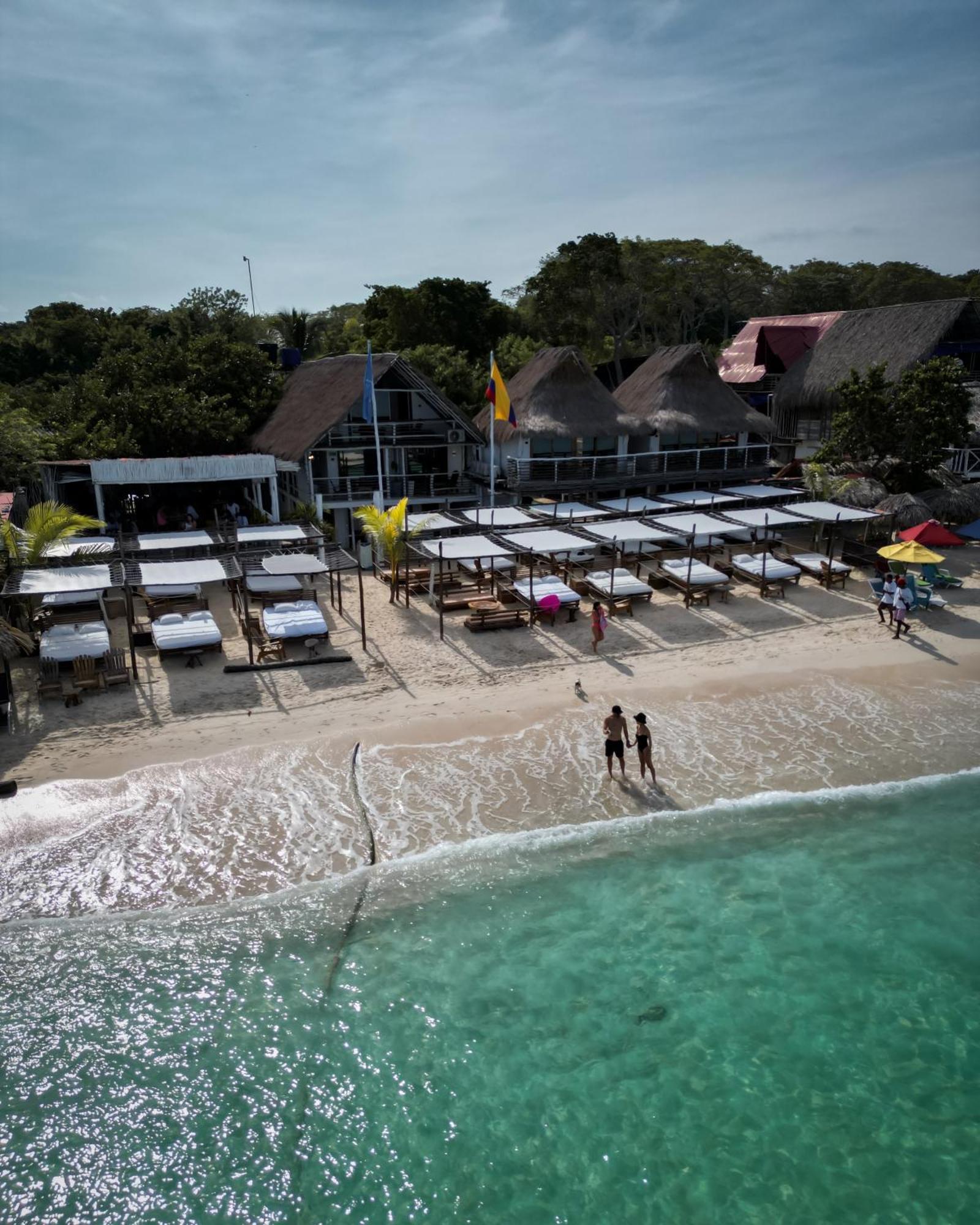 Nena Beach Club & Hotel Pendales Exterior photo