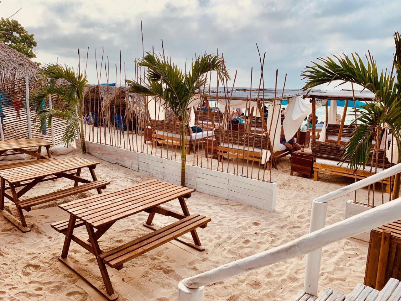 Nena Beach Club & Hotel Pendales Exterior photo