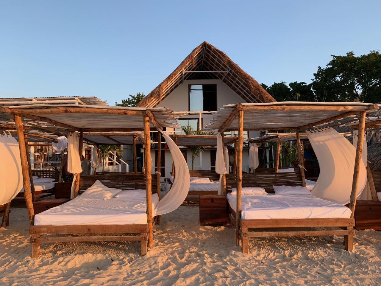 Nena Beach Club & Hotel Pendales Exterior photo