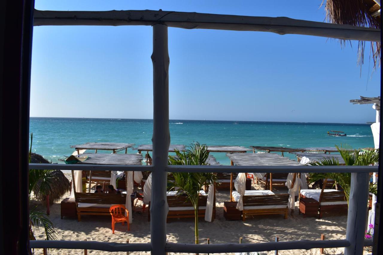 Nena Beach Club & Hotel Pendales Exterior photo
